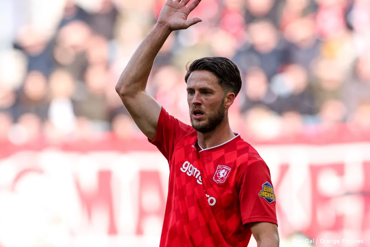 van-wolfswinkel-ajax-thuis-2025-2026-corner