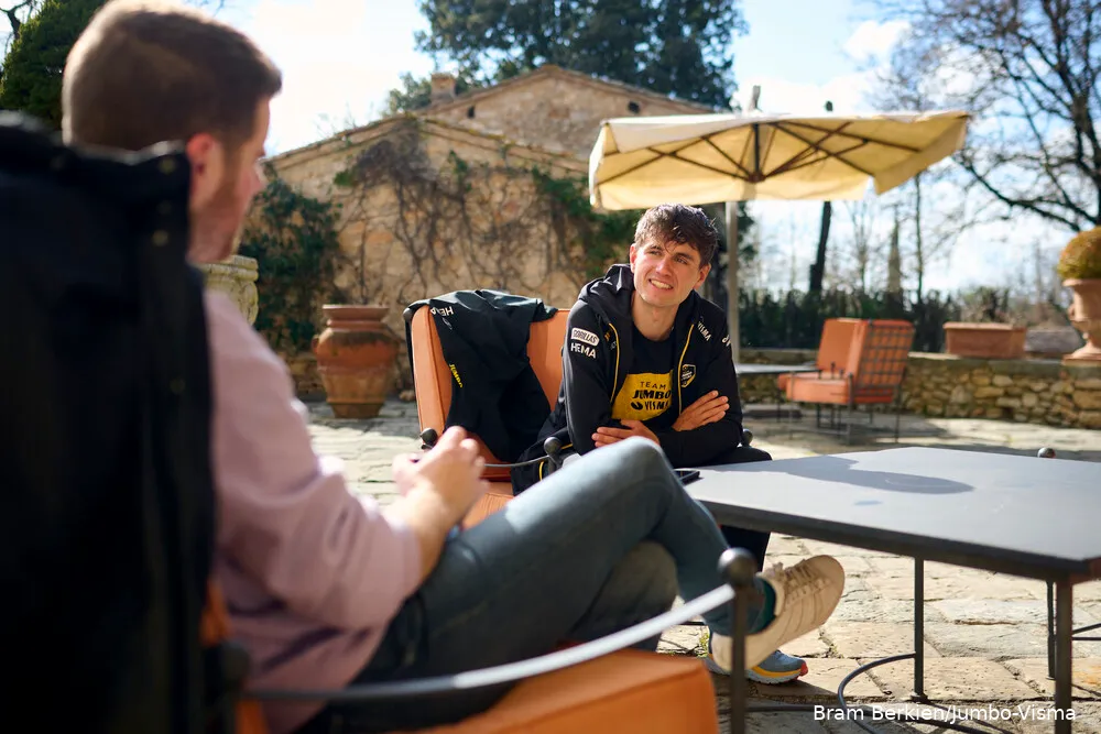 Interview | Vader krijgt bij Jumbo-Visma snelcursus: 'Heb in mijn eerste Strade zoveel verkeerd gedaan'