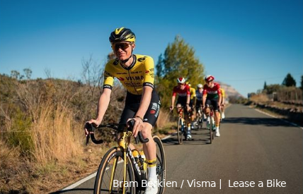 Ben Tulett leeft zijn droom bij Visma | Lease a Bike: 'Kreeg shirt overhandigd van mijn rolmodel Van Aert'