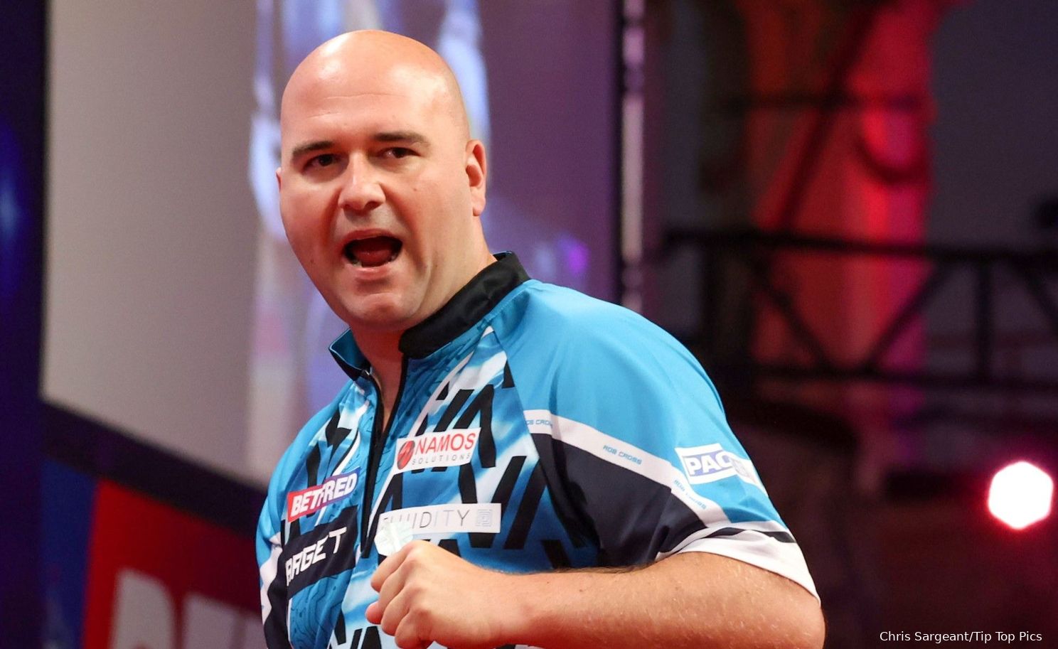 "Dit was de échte Rob Cross, maar je gaat mij nu niet horen zeggen dat ik topfavoriet ben voor de eindzege" - 'Voltage' maakt indruk op World Matchplay