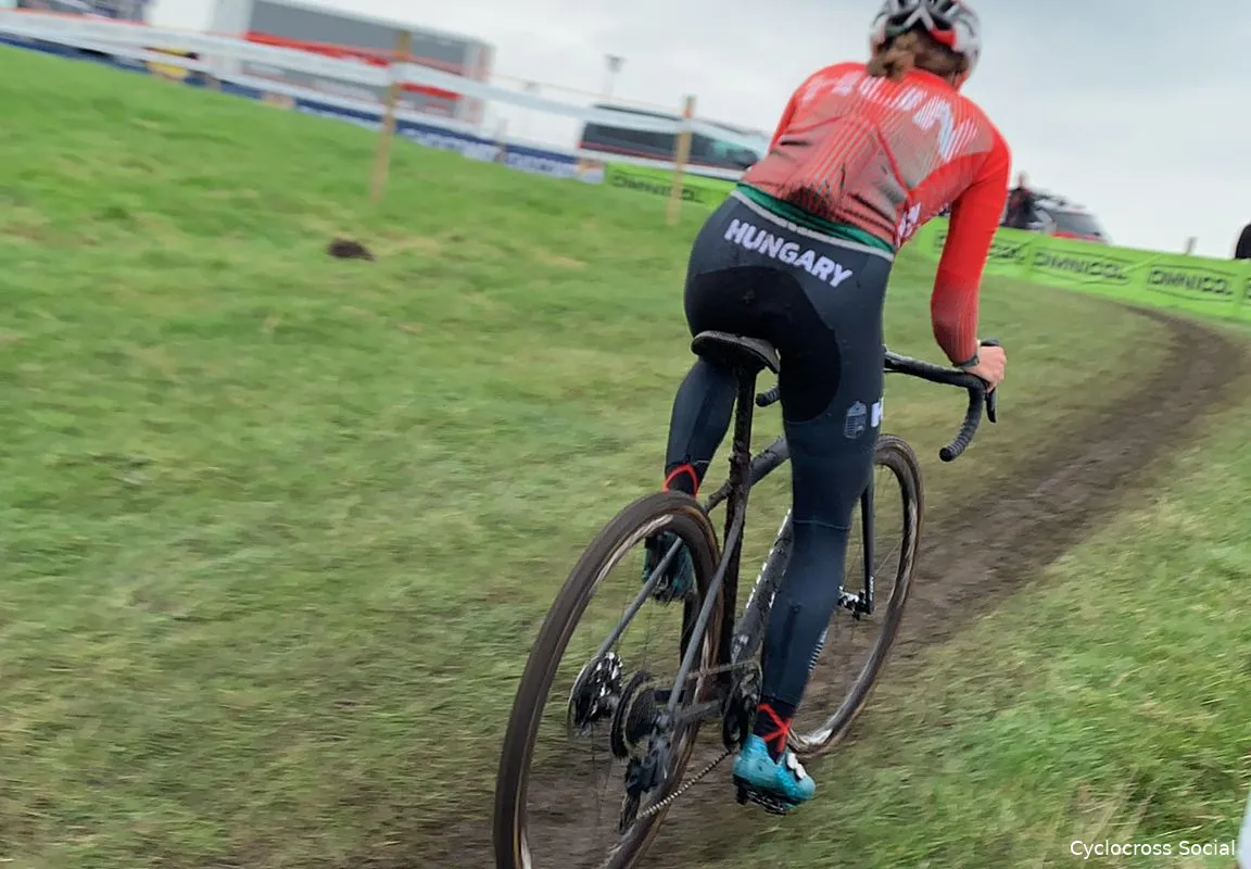 Vas baalt van fietswissel bij EK veldrijden: 'Ik maakte een fout, dacht dat ik sneller zou zijn'