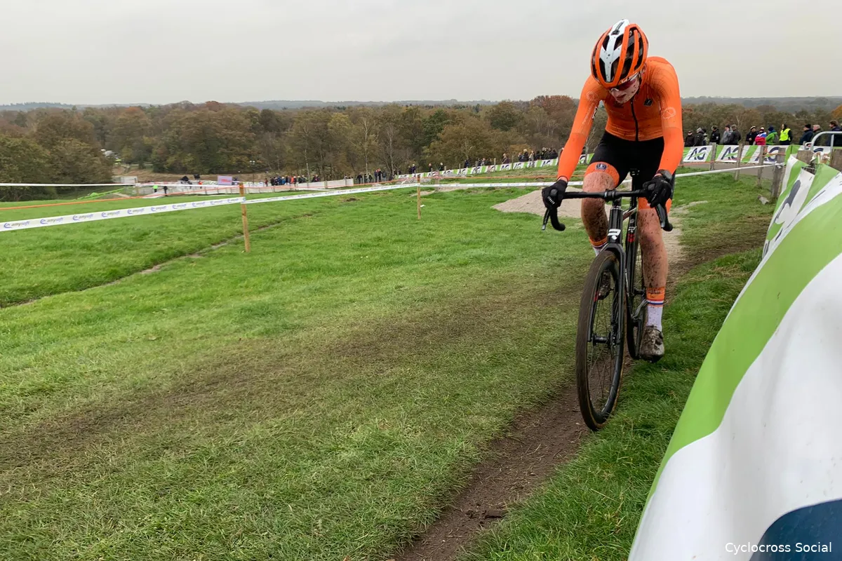 Leonie Bentveld Nederlands kampioene bij beloften vrouwen; parcours aangepast door wateroverlast