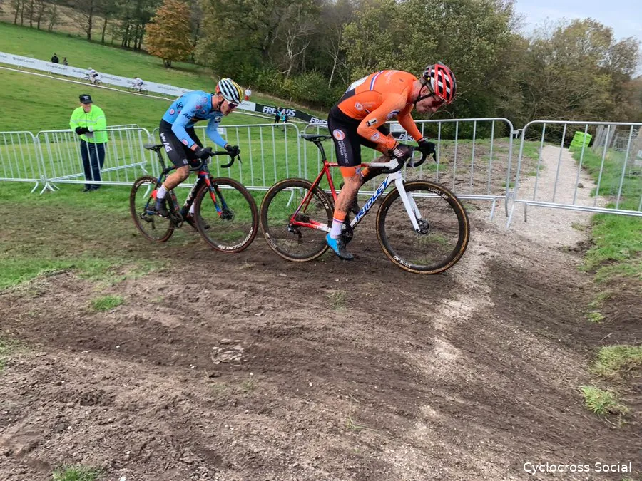 Ryan Kamp Europees kampioen beloften na ultieme jump op en over Vandeputte en Nys