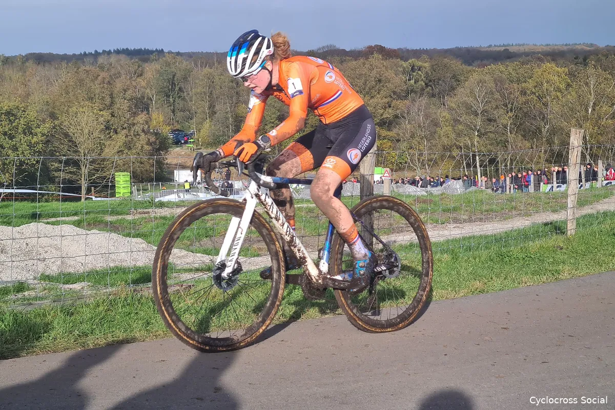 Interview | Puck Pieterse hoopt topseizoen te bekronen op WK: 'Denk dat we vrij worden gelaten'