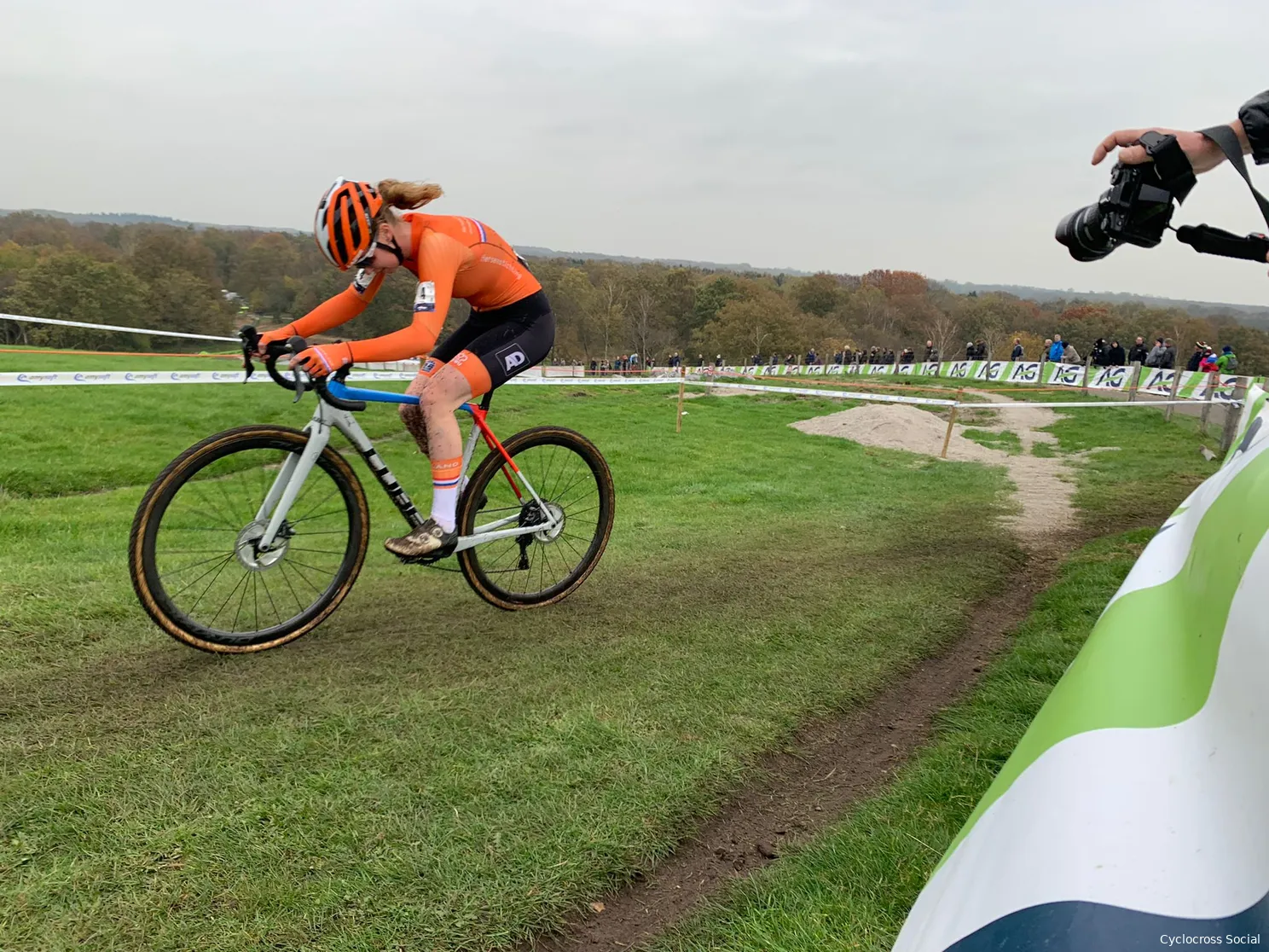 Vinke en Geurts schitteren naast Pieterse en Vollering in Waalse Pijl, Nederlandse mannen blijven uit beeld