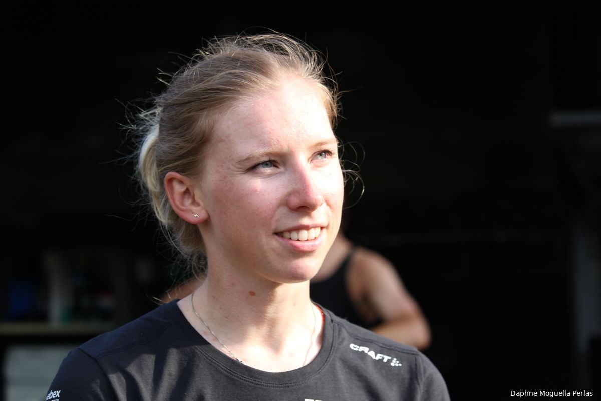 Sterke Wiebes boekt in openingsrit Simac Ladies Tour eerste zege in Europese kampioenstrui