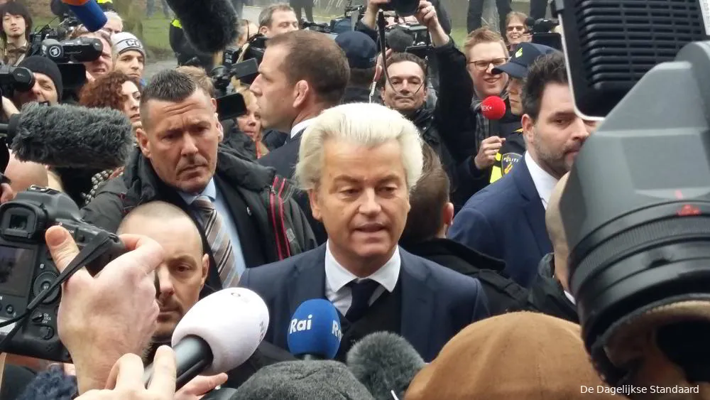 Turkse minister: "Rutte vroeg me om niet voor, maar na de verkiezingen te komen om Wilders niet te helpen"