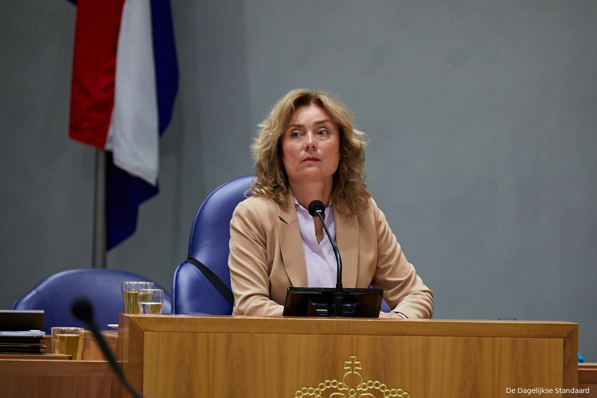 Trouw: Vera Bergkamp (D66) moet haar positie als Kamervoorzitter ter beschikking stellen