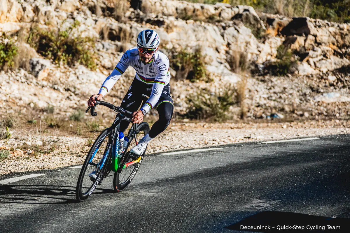 Wielrennen op TV 12 februari 2021 | In Nederland sneeuw, in Frankrijk regen op TV