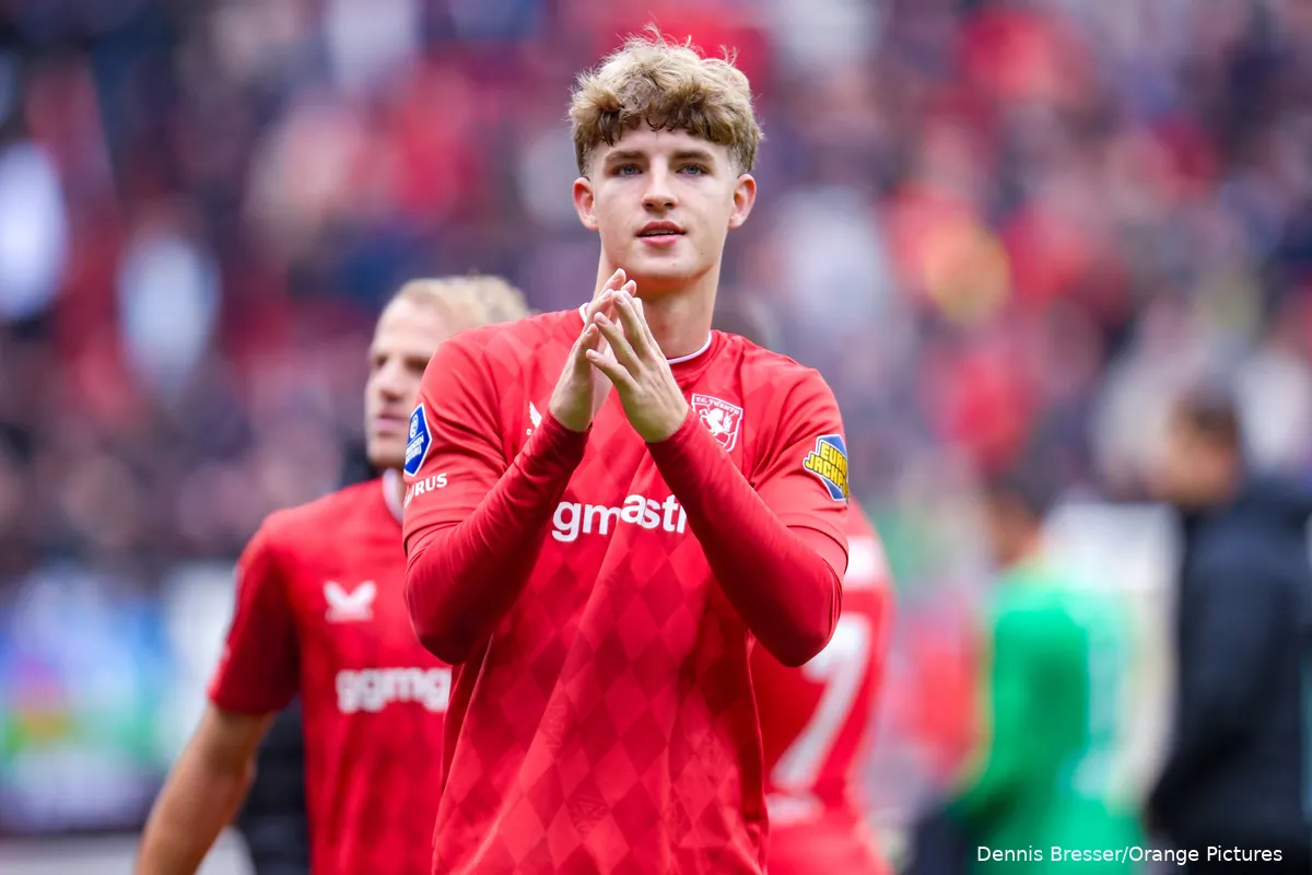 ruud-nijstad-handen-klappen-applaus-fc-twente-heracles-almelo-2025-2026