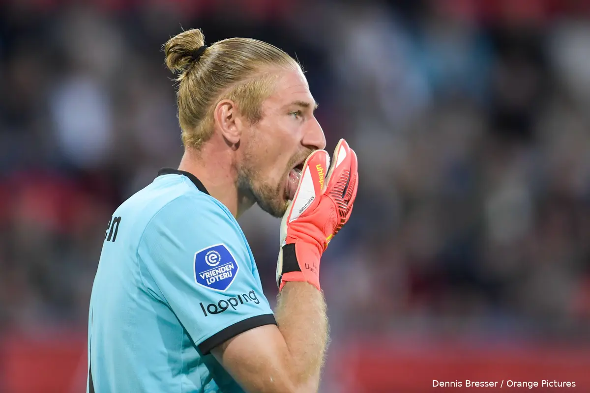 lars-unnerstall-likt-handschoenen