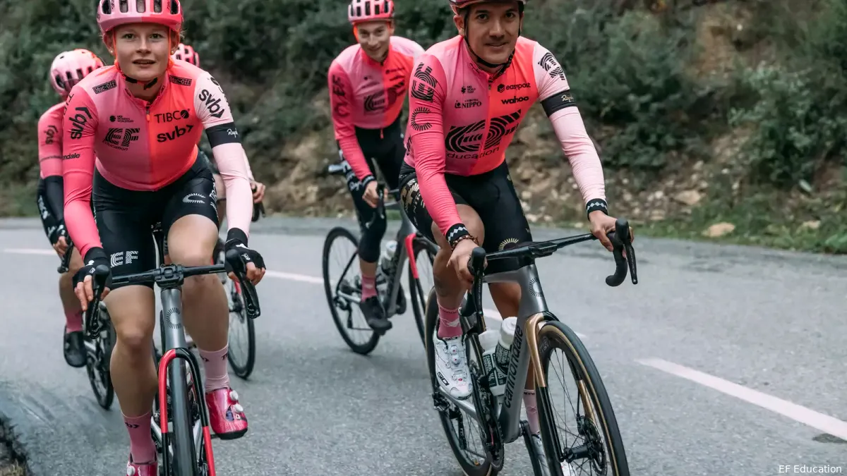 Wielertenues 2023: Een extra tintje roze op het nieuwe tenue van EF  Education-EasyPost | Indeleiderstrui.nl