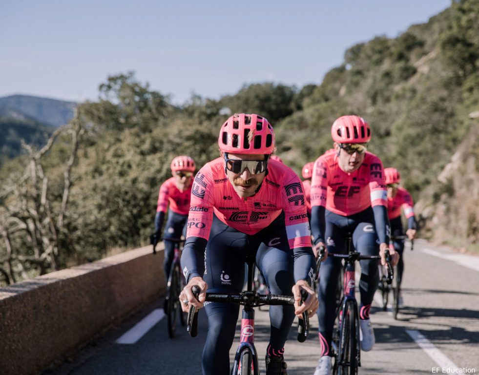 Wieleroutfits WorldTour 2021 | EF Education-NIPPO overwegend in het roze