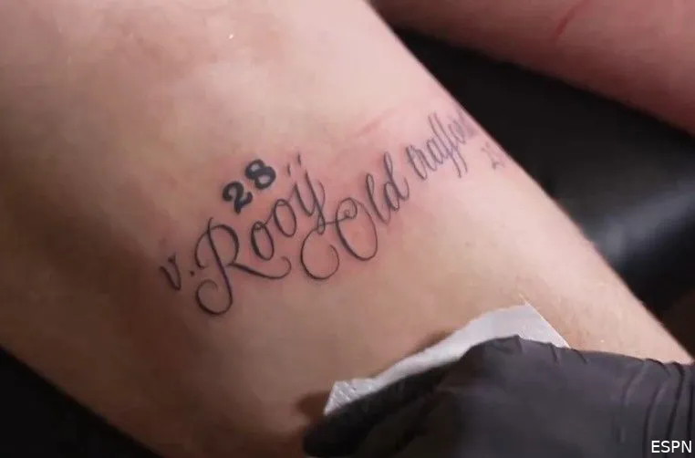 bart van rooij tatoeage old trafford 2024