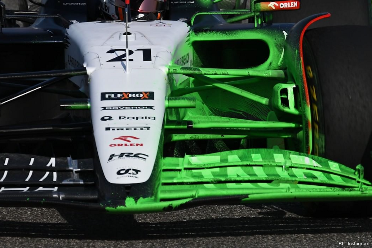 Wat is die groene 'flow vis' verf op de F1-auto's tijdens tests?
