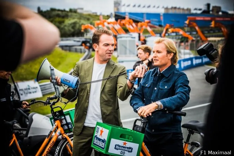 Rosberg onder de indruk: 'Verstappen lijkt totaal niet te lijden onder de extreme druk'