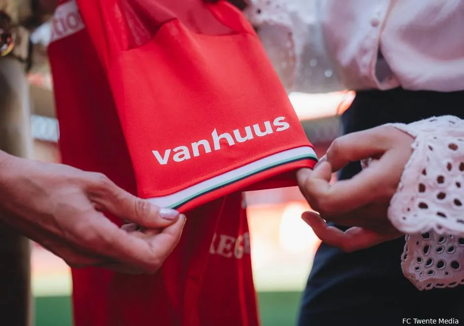 vanhuus shirtpartner fc twente vrouwenjpg