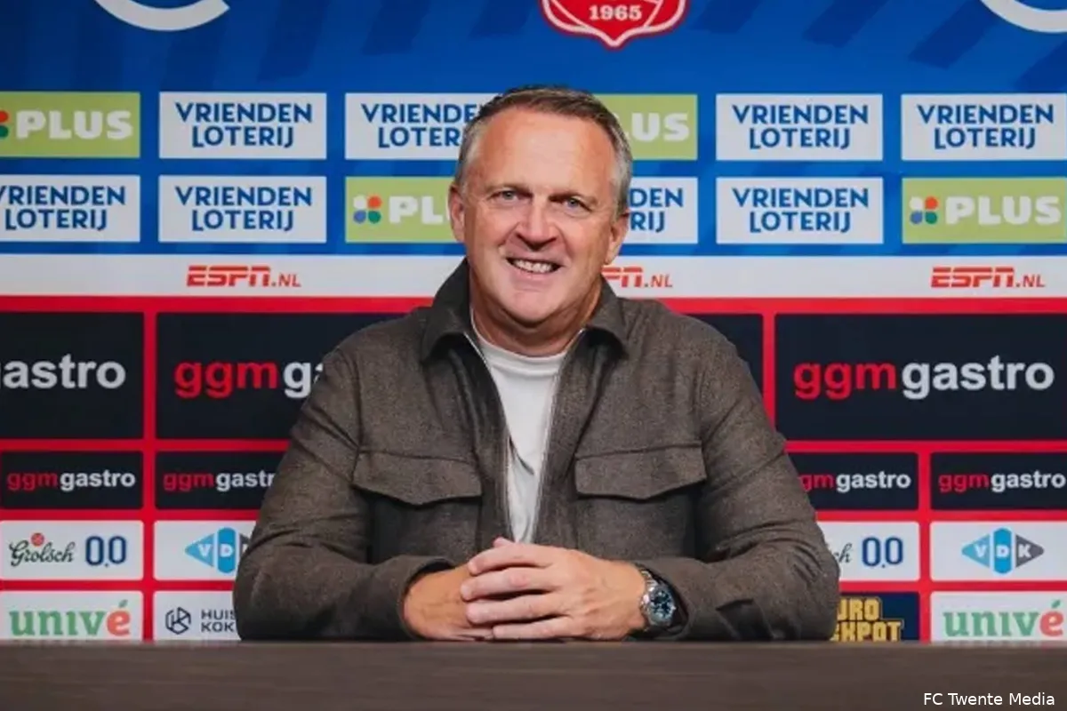 john-van-den-brom-presentatie-fc-twente-2025-2-close-up