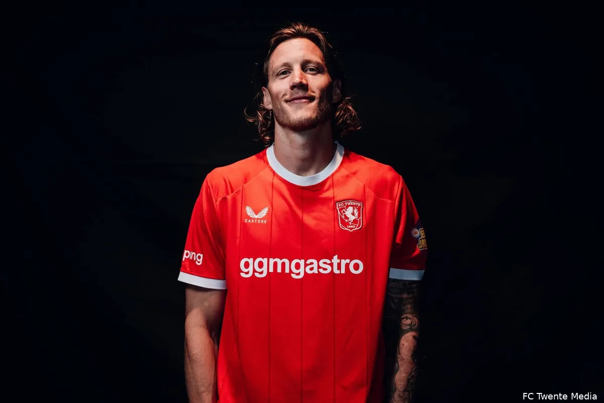 wout-weghorst-fc-twente-presentatie