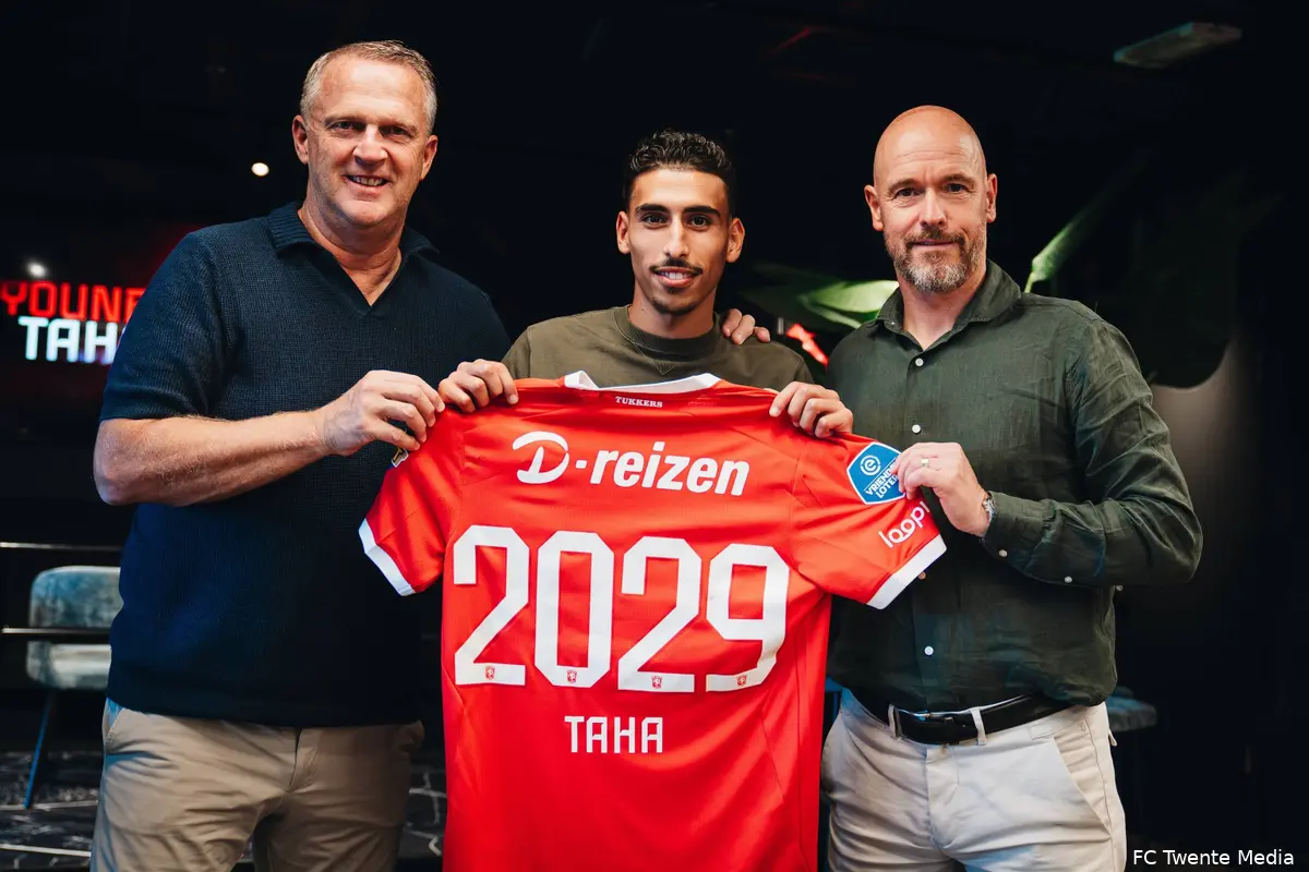 van-den-brom-younes-taha-erik-ten-hag-contract