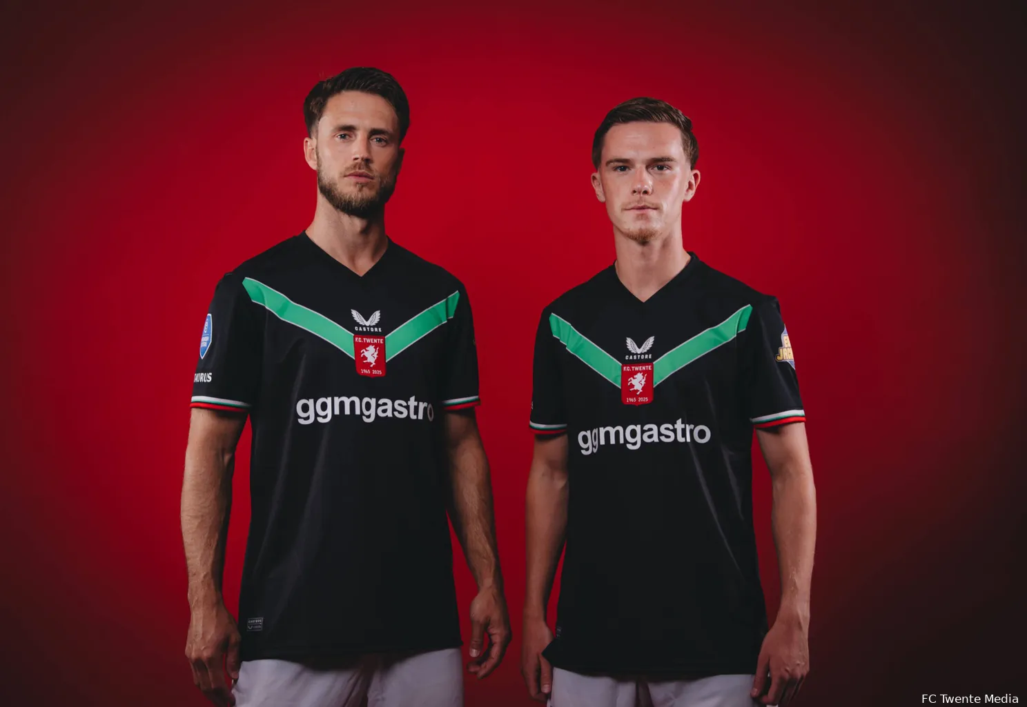 Officieel: FC Twente presenteert derde tenue met lichtmast van Stadion het Diekman