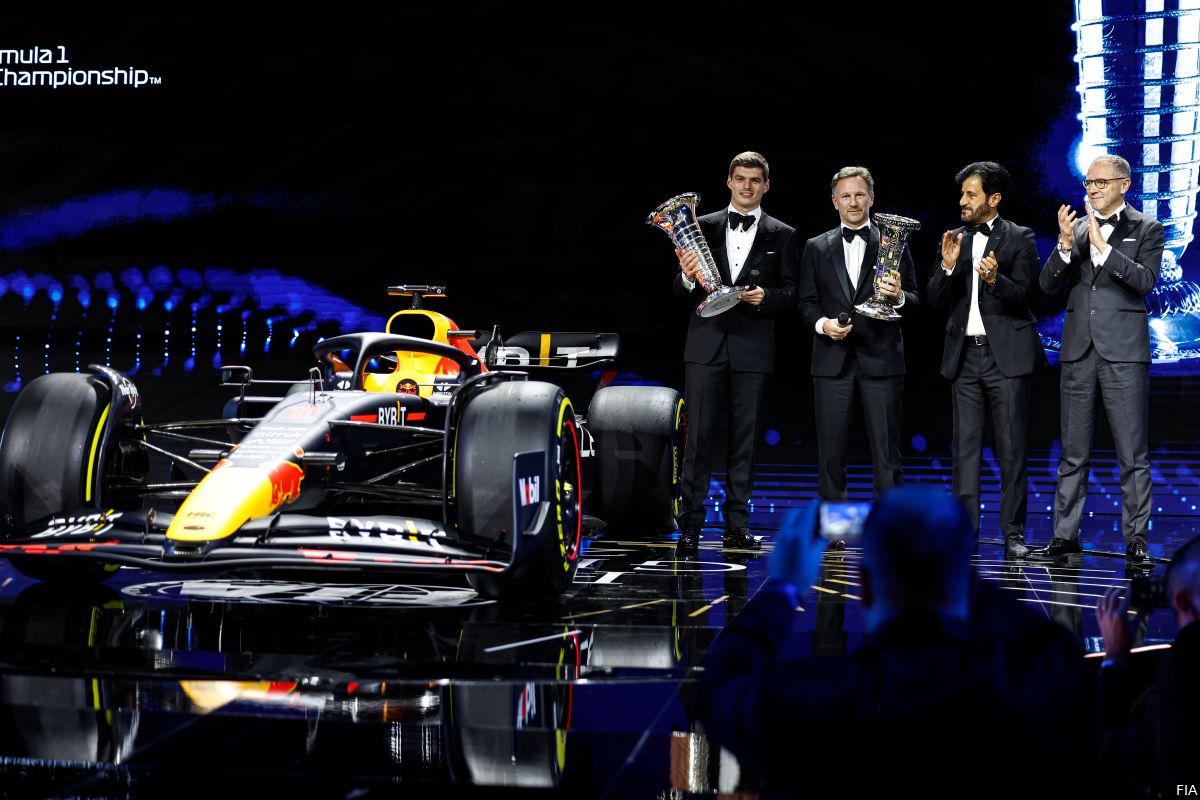 Video | Verstappen, Pérez en Horner blikken terug op uiterst succesvol F1-seizoen Red Bull