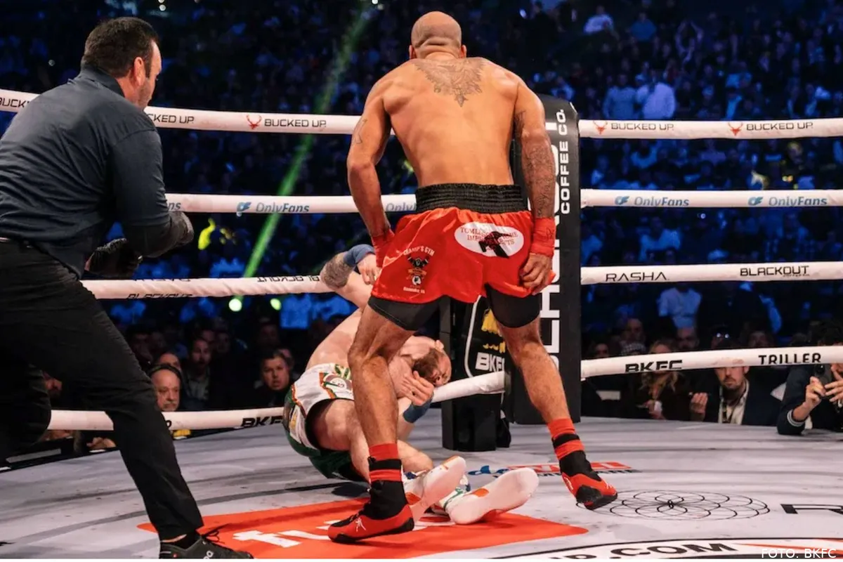 Een klap, einde verhaal! Bokser levenloos na krankzinnige knock-out