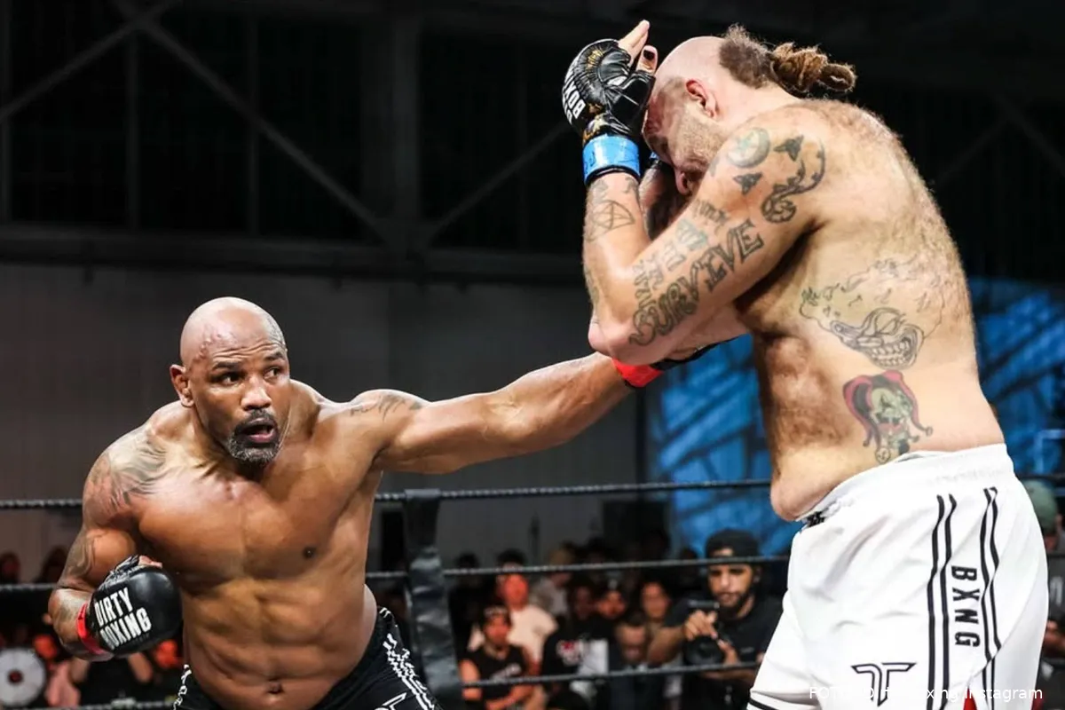 2 meter, 116 kilo… maar Yoel Romero (47) ramt vechtreus gewoon neer!