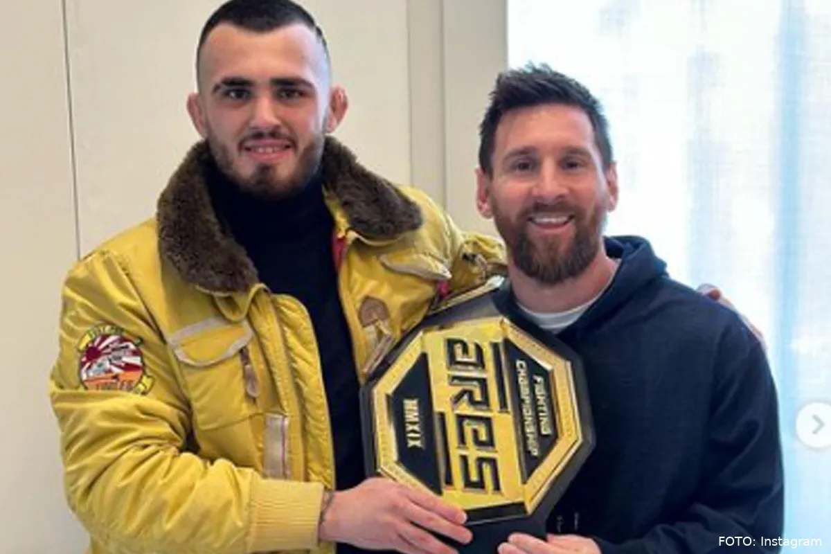 🎥 Topvoetballer Lionel Messi krijgt bezoek van MMA-kampioen! 'Enige idool die ik heb'