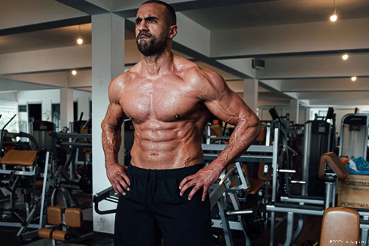 Badr Hari traint hard voor allesbeslissend gevecht tegen James McSweeney in Parijs | video