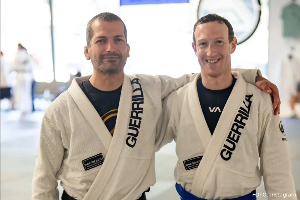 Kooigevecht: Facebook baas Mark Zuckerberg stijgt naar nieuwe hoogtes