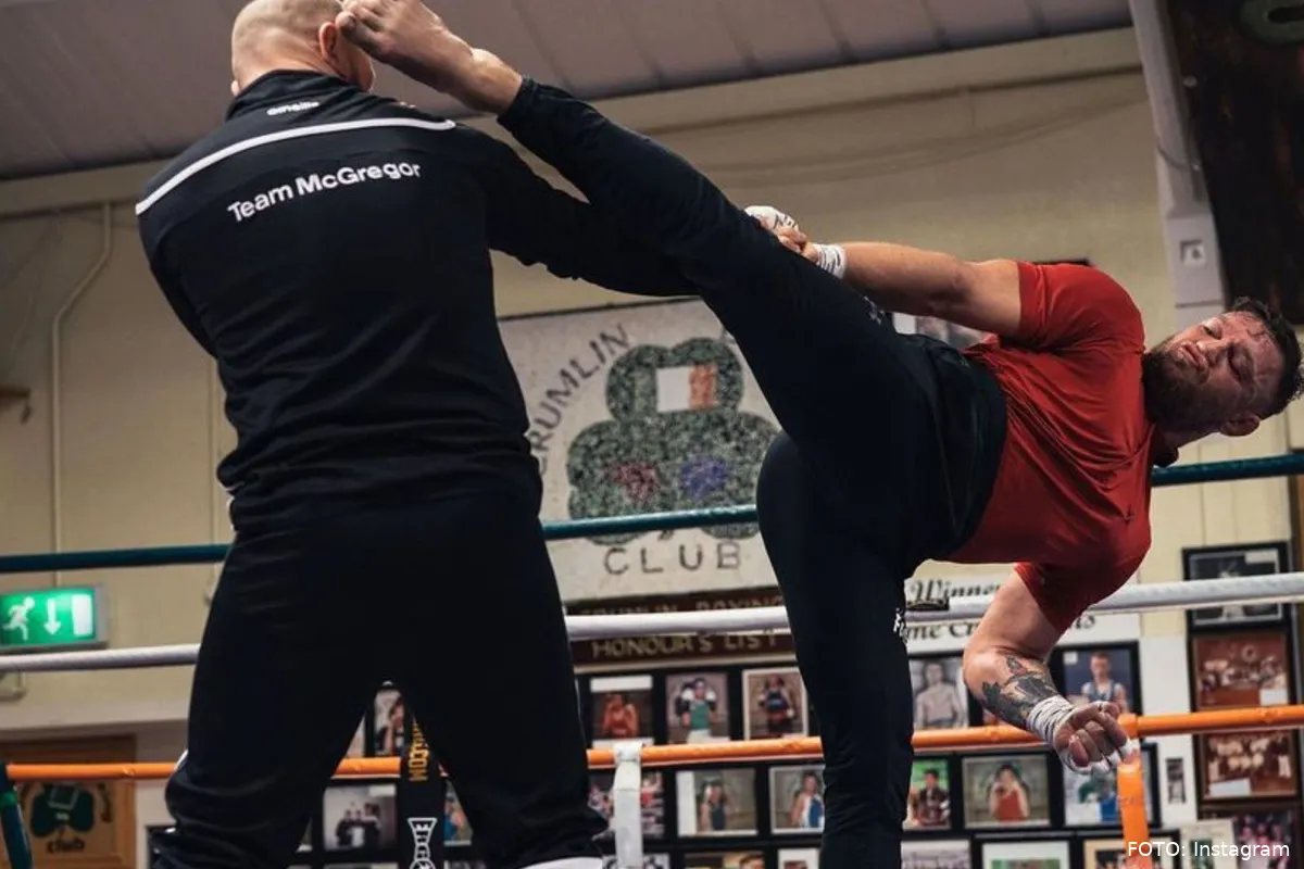 🎥 Conor McGregor trapt doelwit de lucht in met headkick: 'Dodelijke precisie'