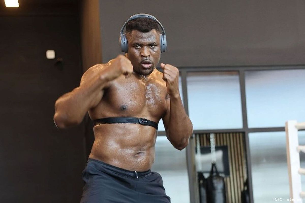 Vechtlegende wil boksen tegen Francis Ngannou: 'Mike Tyson gesprekken mislukt'