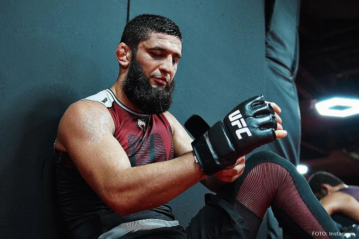Trainingsvideo Khamzat Chimaev lekt uit! 'Ziekte of Smoesjes?'