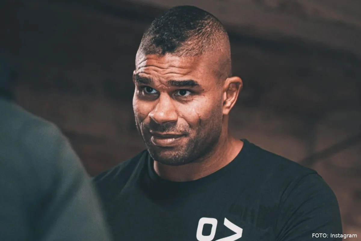 Alistair Overeem sloopt in 1 minuut aantal tegenstanders