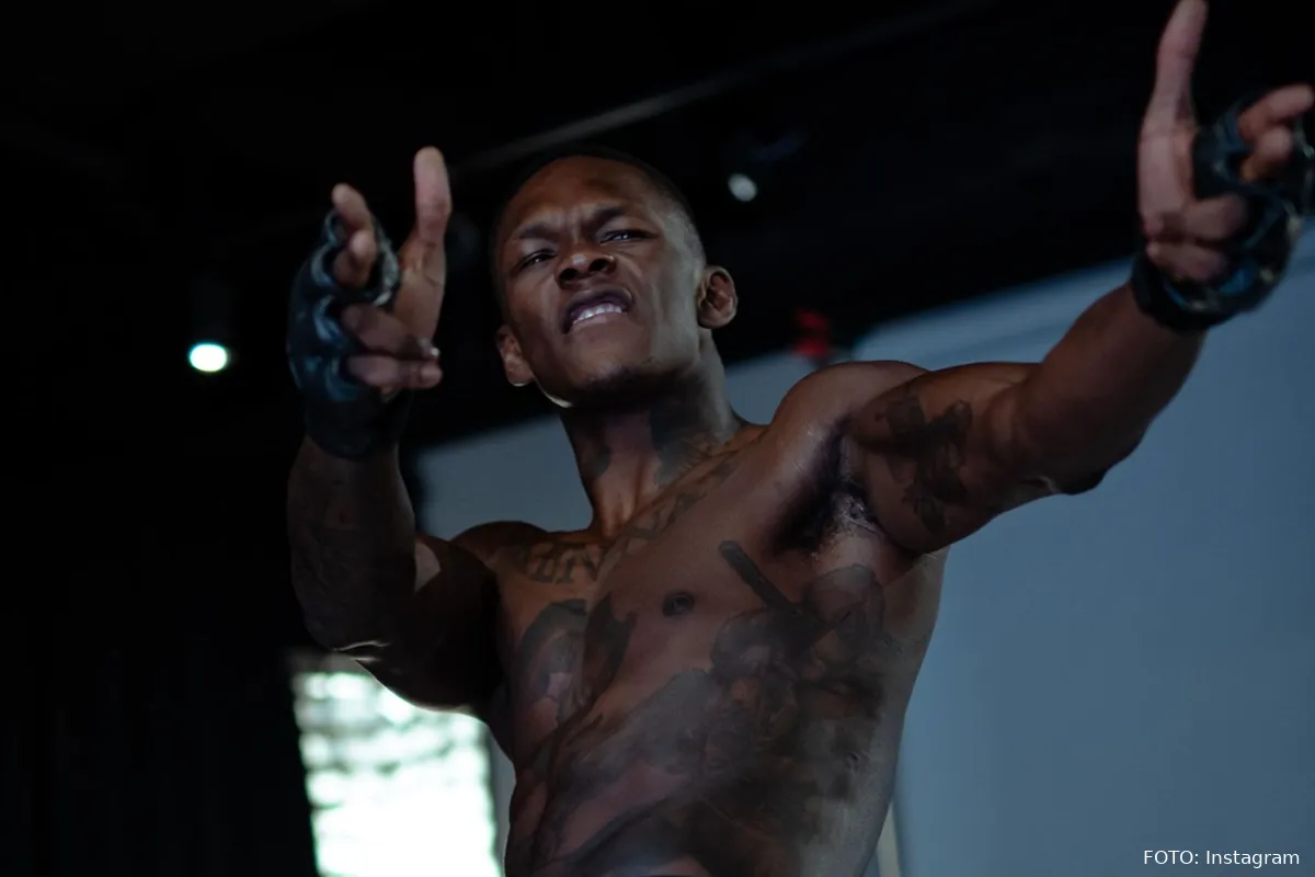 UFC-ster Israel Adesanya maakt eindelijk comeback