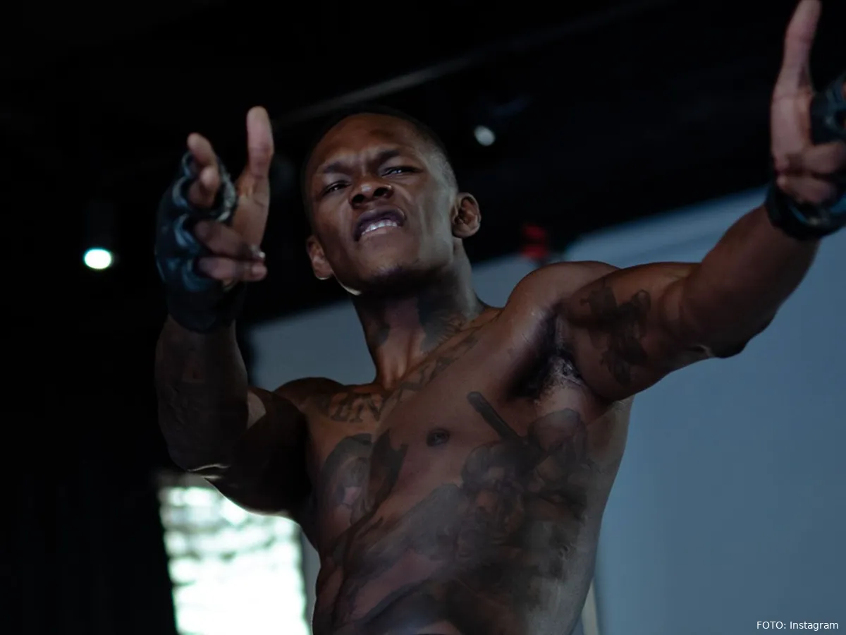 UFC-ster Israel Adesanya maakt eindelijk comeback