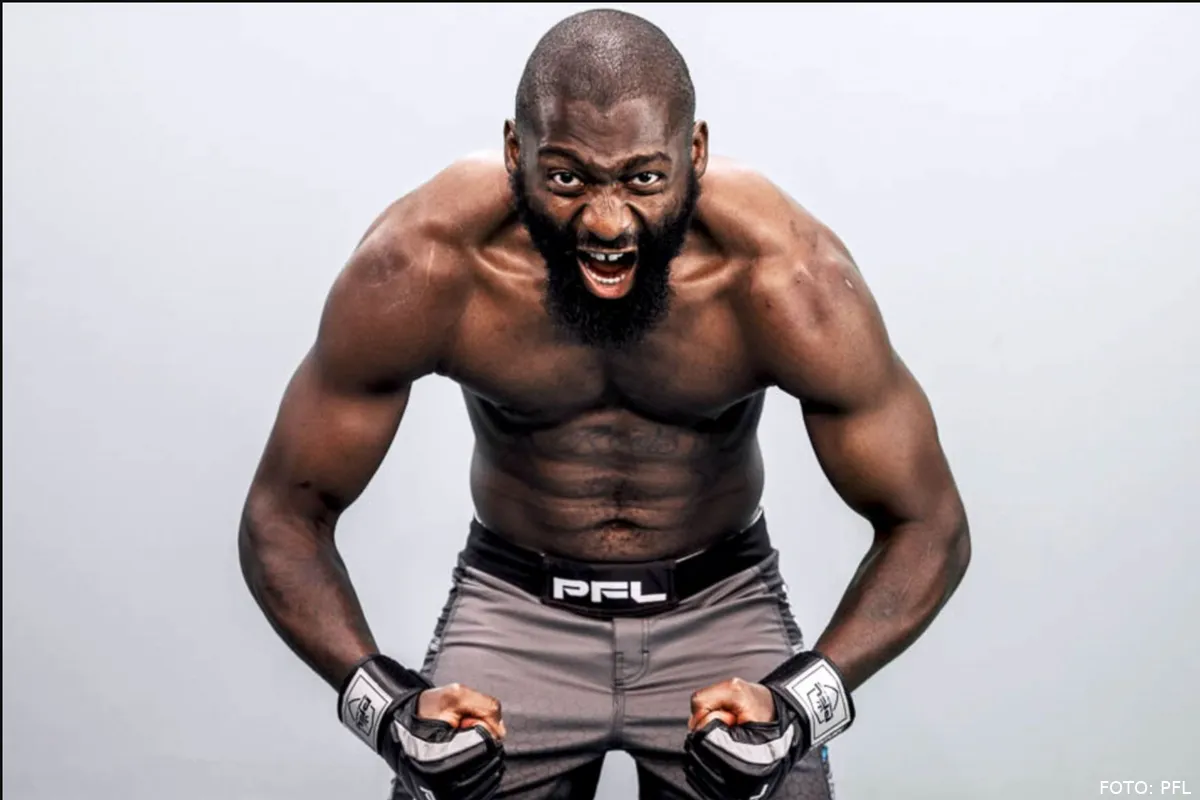 🎥 Cedric Doumbe boekt alvast ziekenhuisbed voor zijn tegenstander: 'Zie je daar'