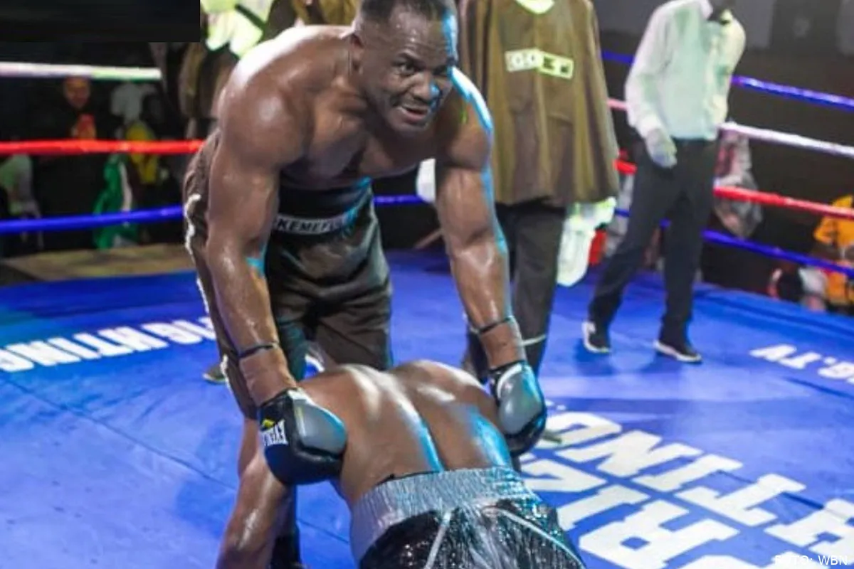 ‘De ring vergeeft niet’ – Bokser (52) na 25 jaar terug en verliest voor het eerst