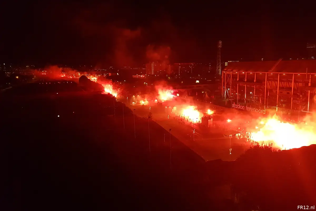 Supporters vieren Feyenoord 110 jaar!