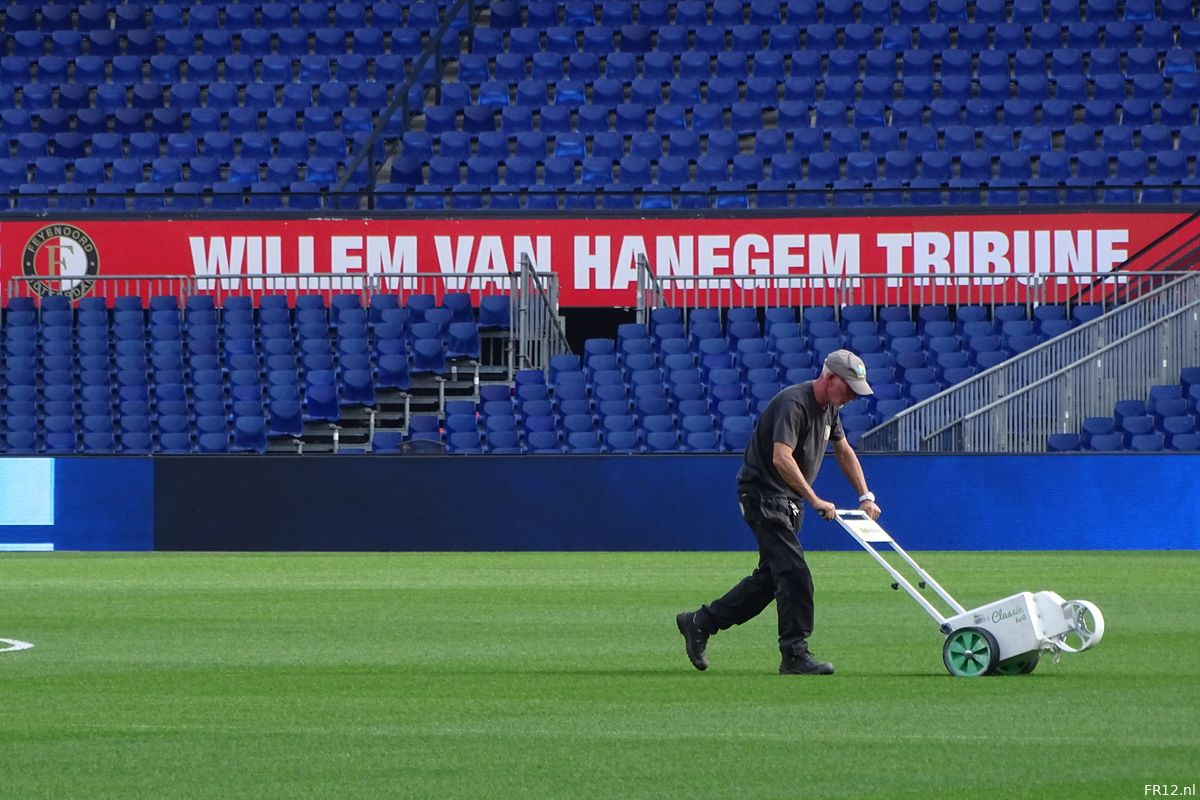 Feyenoord krijgt maandag splinternieuw veld in De Kuip