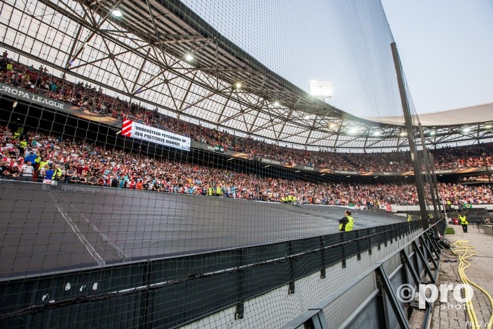 Feyenoord houdt vak Z leeg en plaatst opnieuw netten