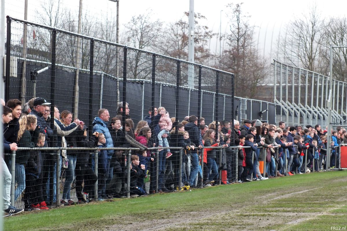 Honderden supporters bezoeken training Feyenoord