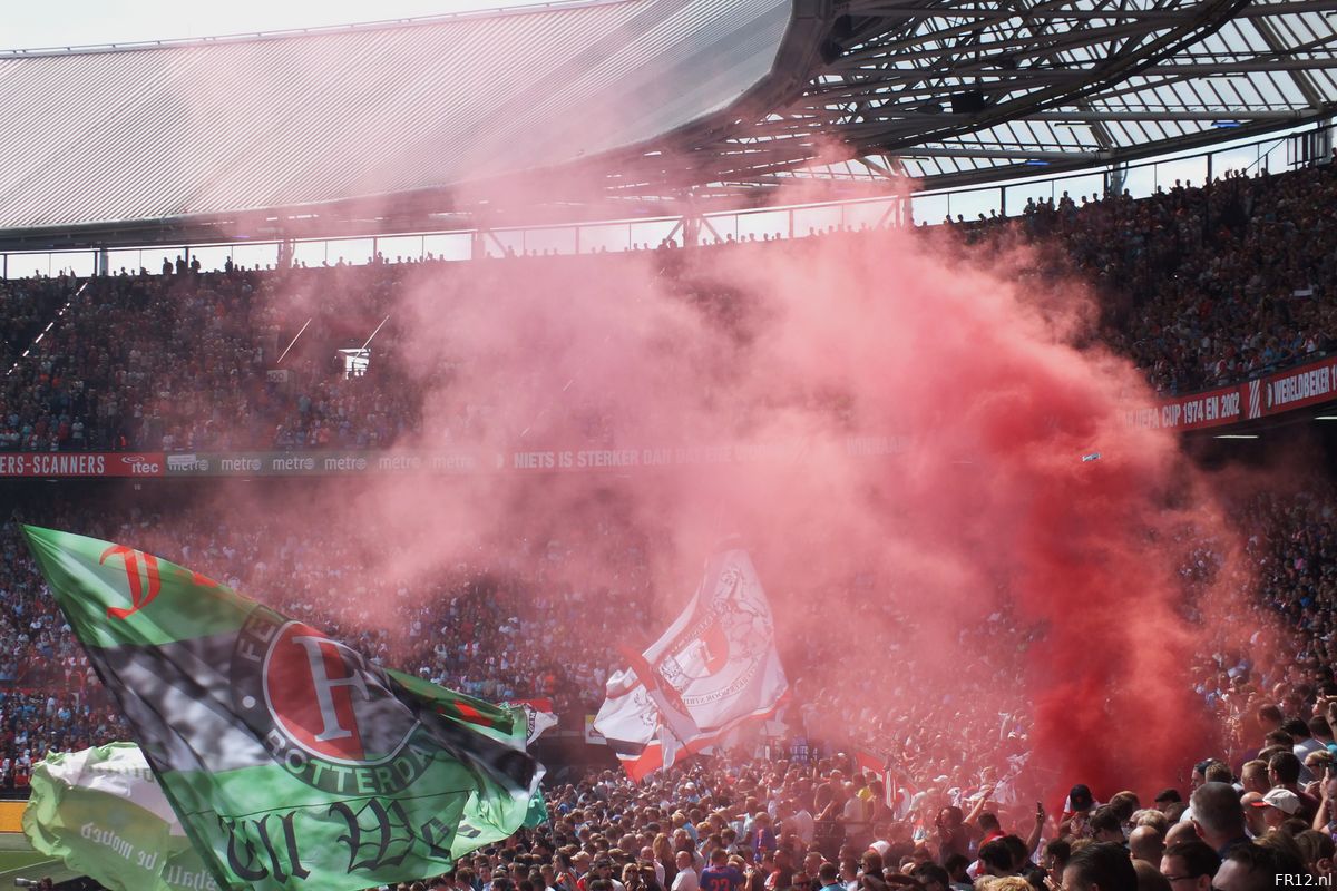 Supporters Feyenoord stranden op Schiphol