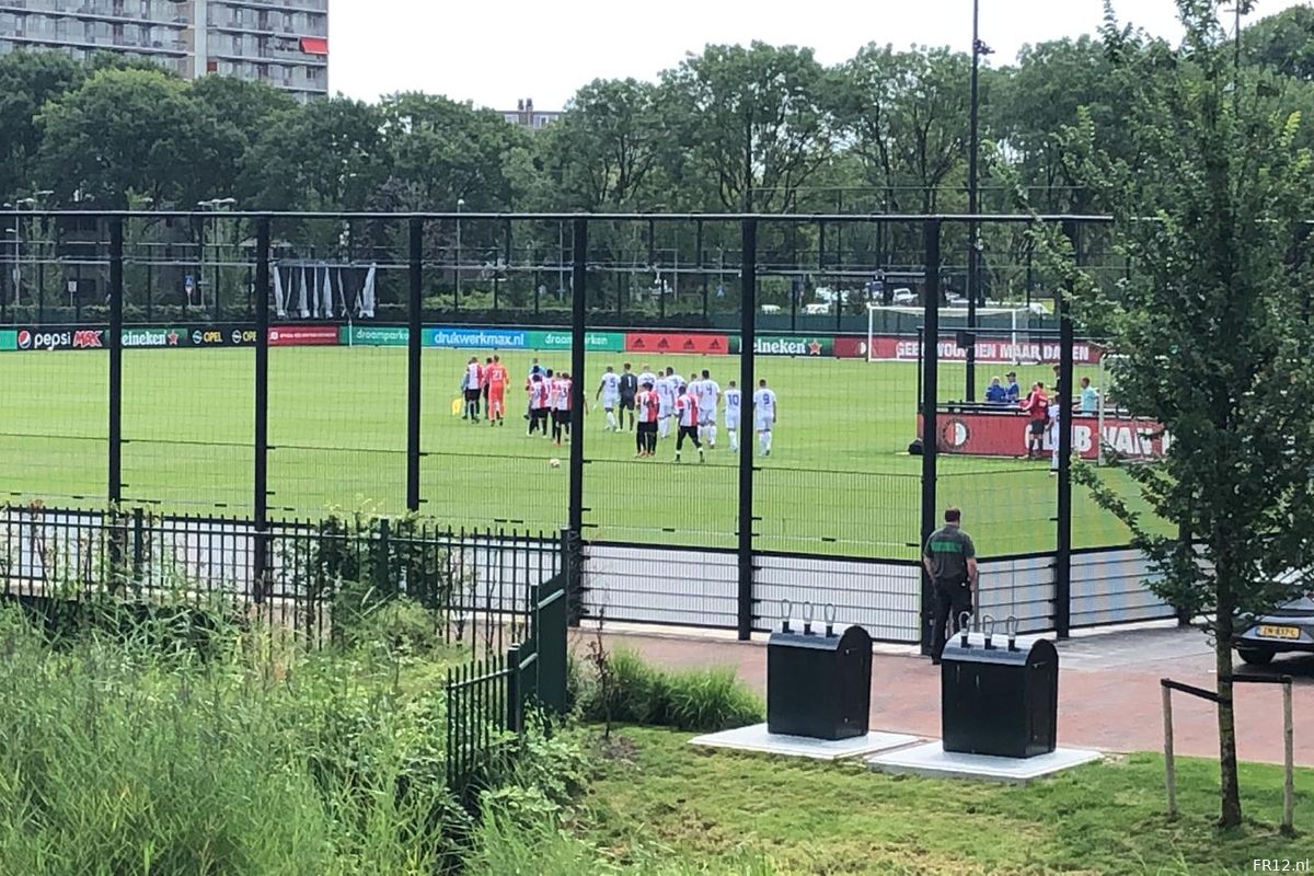 Feyenoord wint van Karlsruher SC, Fer in de basis
