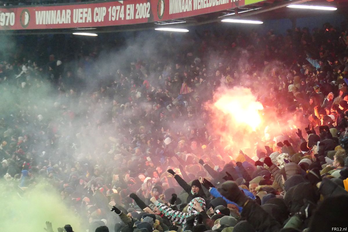Feyenoord ontvangt weer boete voor vuurwerk