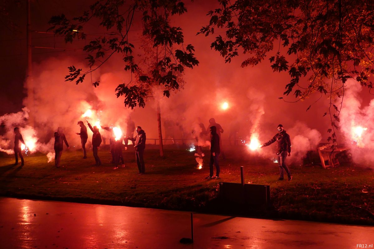 Fotoverslag uitzwaaien spelersbus Feyenoord