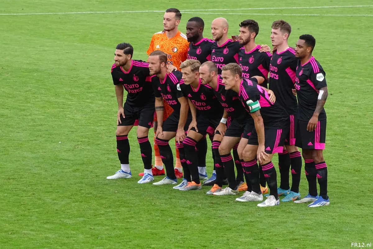 Stichting Continuïteit Feyenoord gaf goedkeuring voor roze logo op derde tenue