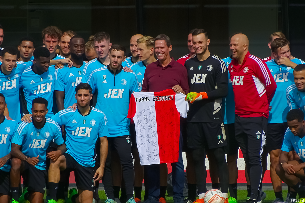 Feyenoord neemt op trainingscomplex afscheid van Arnesen