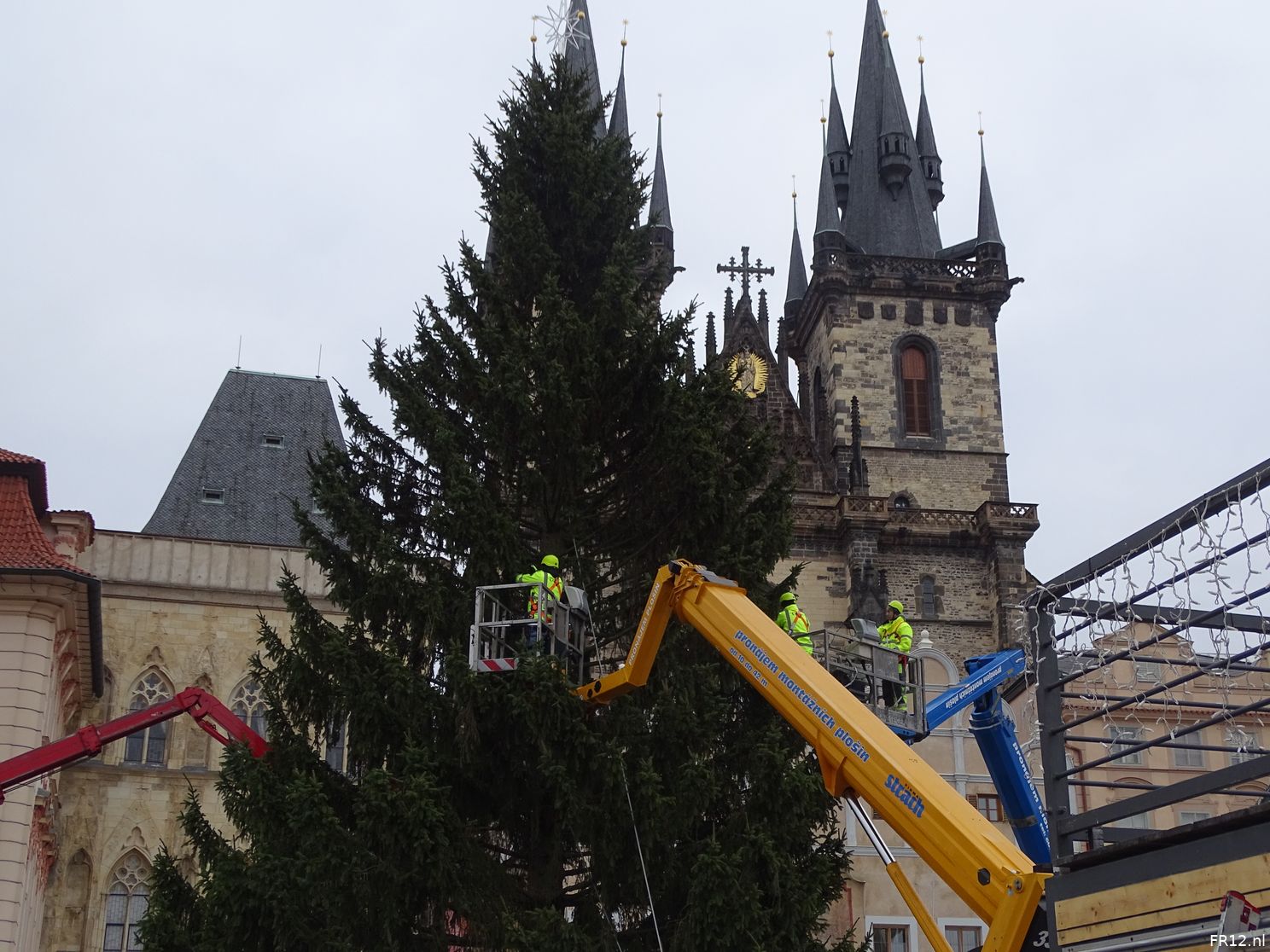 Fotoverslag eerste dag in Praag online